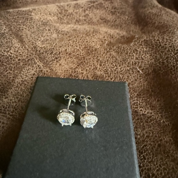 NWT 0.5 Moissanite halo earrings 925 Silver Bridal‎ Gift - Picture 3 of 6